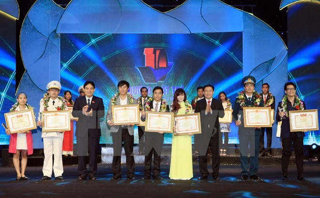 Outstanding young Vietnamese honored - ảnh 1